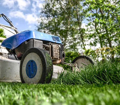Lawn mowing services in the Cotswolds
